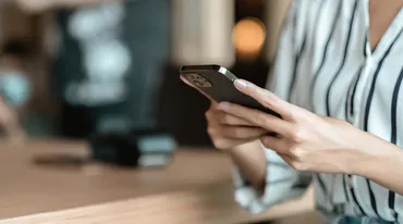 デート中にスマホを触る女性心理を徹底解説!男性ができる対処法まとめ